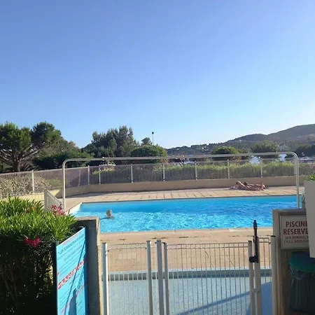 Agay A 2 Pas Des Plages Апартаменты *